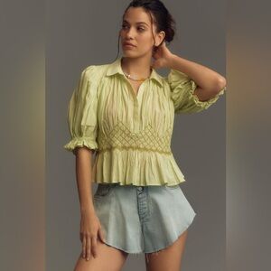 By Anthropologie Short-Sleeve Smocked Blouse green. XS